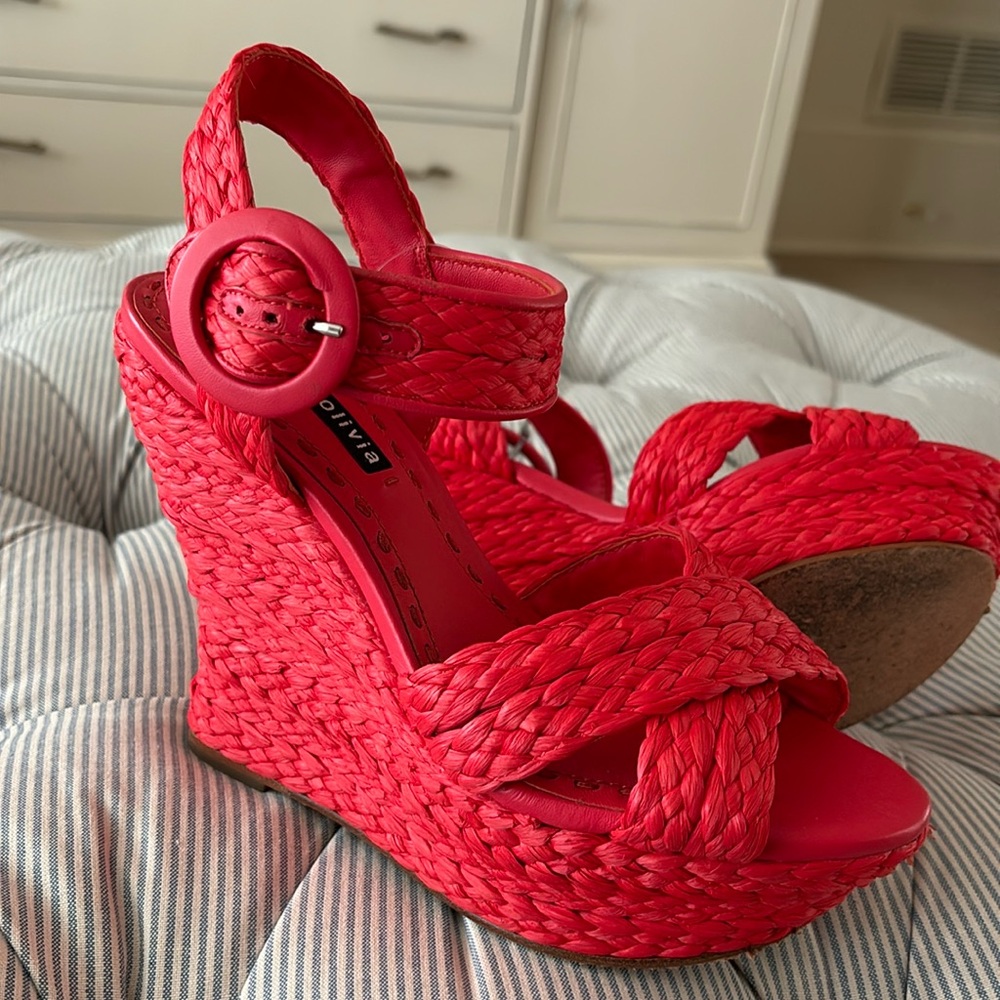 Alice and Olivia wedges